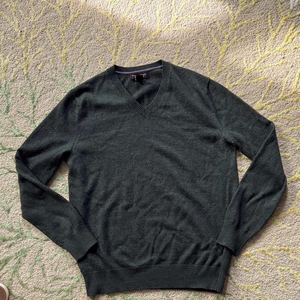 Banana republic forest green Extra fine merino wool V-neck lightweight sweater m